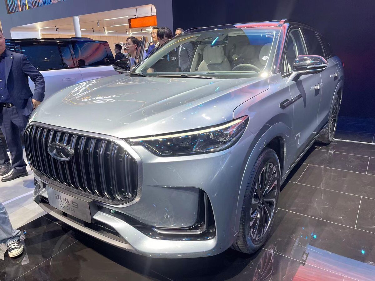 На фото: гибридный кроссовер Chery Tiggo 9 C-DM