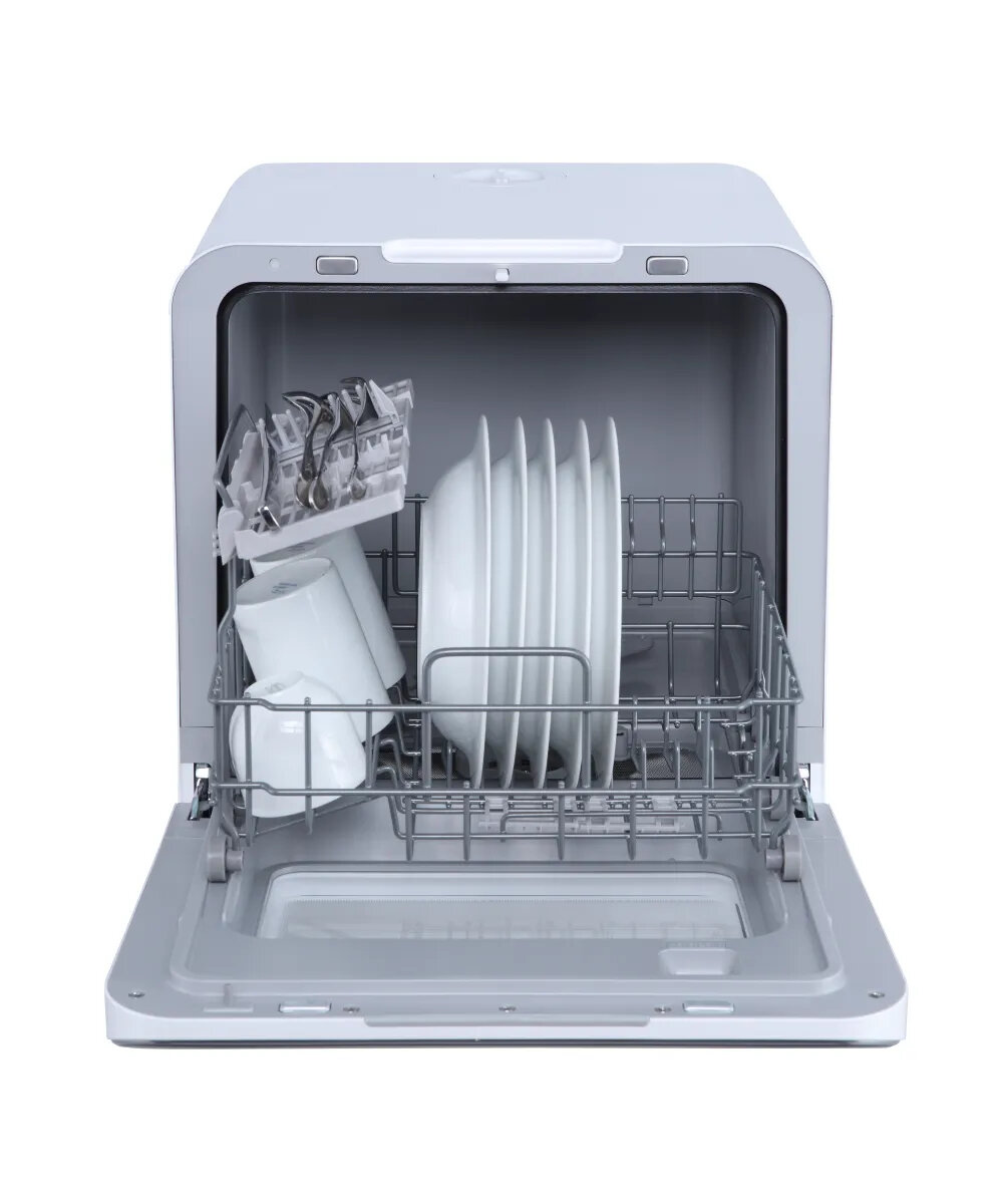 Полноразмерные посудомойки обычно способны вымыть до 16 комплектов, узкие – от 8 до 12. Настольные могут принять всего лишь 4-6 комплектов. 