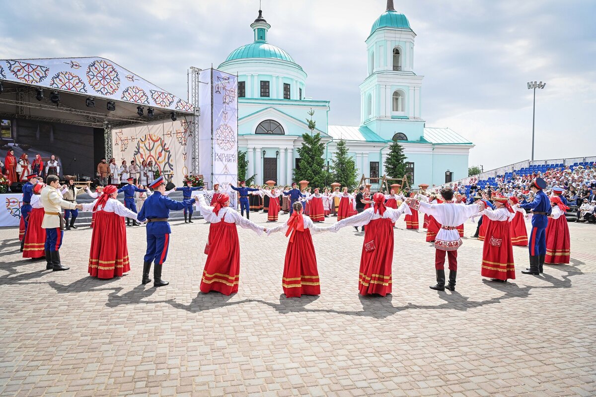 Год традиций в татарстане. Каравон праздник. Каравон 2021 русское подворье. Указатель Каравон 2022. Никольское 2021.