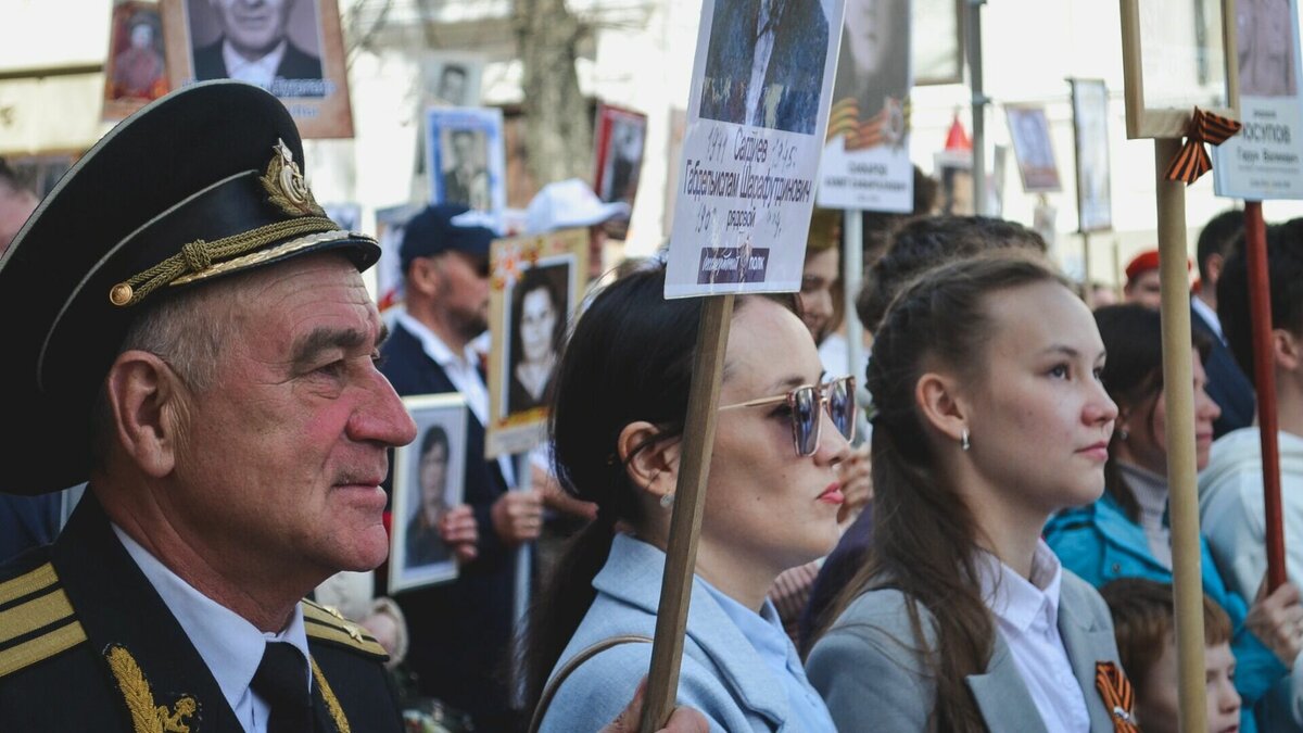     В Хакасии отменили ежегодное шествие «Бессмертного полка» — решение приняли по всей России из соображений безопасности. Ранее мэр Абакана Алексей Лемин заявил, что в городе не собираются отказываться от празднования.