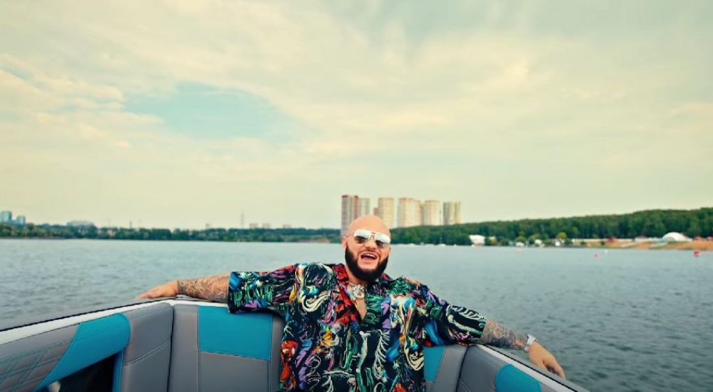    Фото: скриншот клип "На чиле" на YouTube