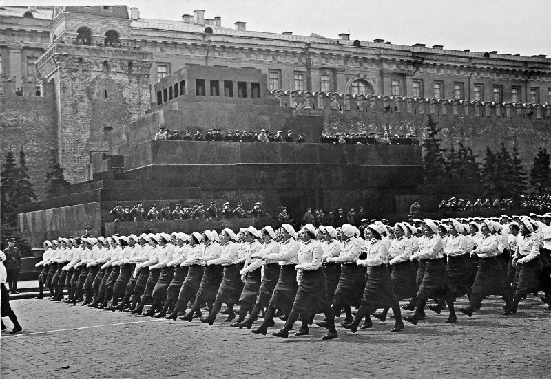 Первый парад победы фото У истоков Первомая. История праздника Vintage Дзен