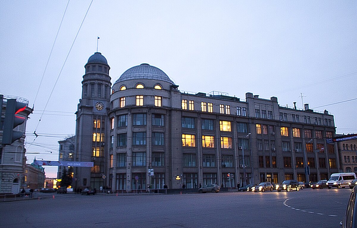 Первое здание КС РСФСР (РФ) на ул. Ильинка в г. Москва