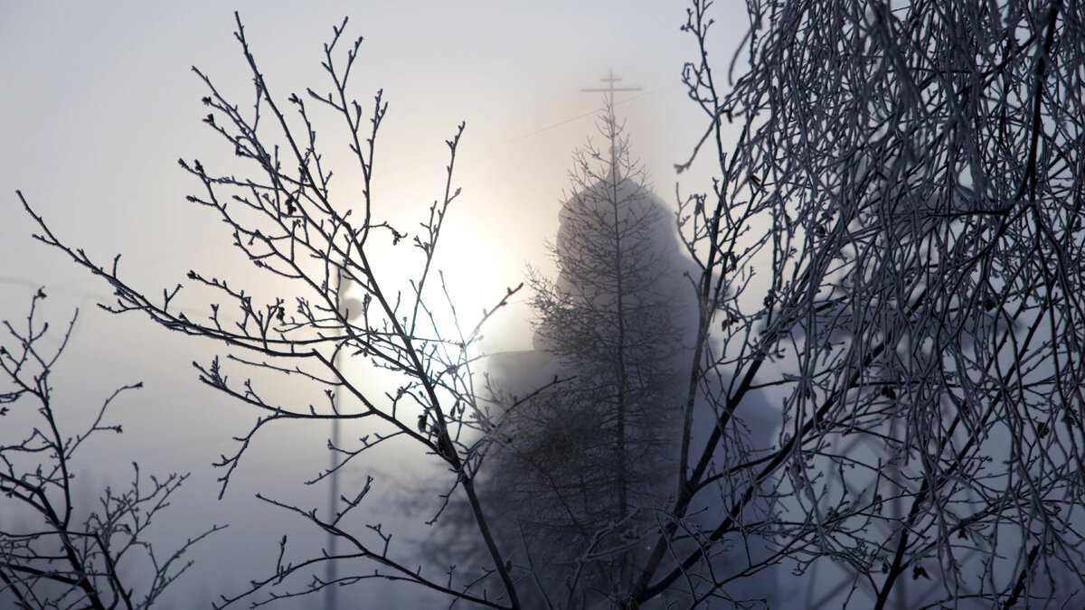 Утро. Церковь. Кадр из фильма «Между отчаянием и надеждой», режиссёр Анна Барсукова