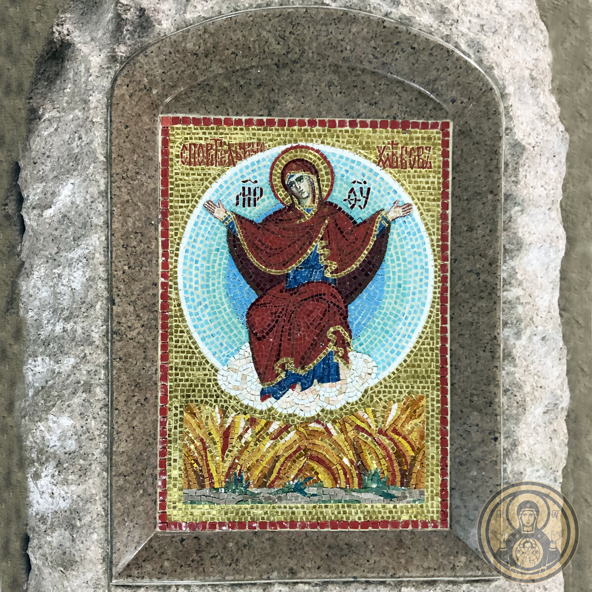 Мозаичная икона смонтирована на камень, для установки на улице