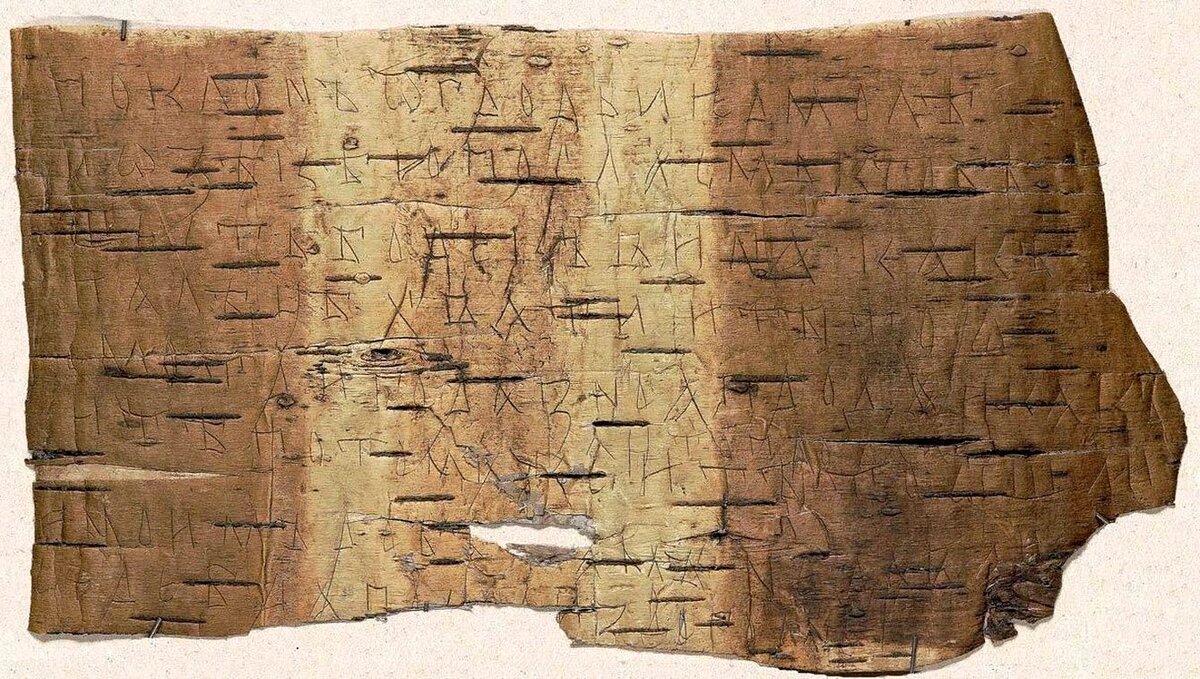 береста фактура. берестяные грамоты древней руси онфима. плетеные изделия из бересты. новгородские берестяные грамоты. берестяной вслушиваться.