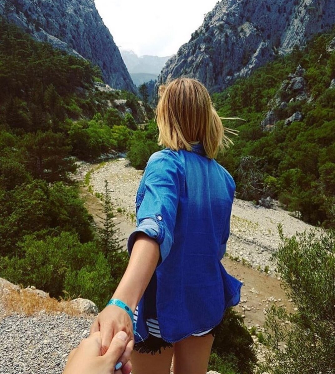 Было время, когда и у нас всё было как в кино: путешествия, дорогие подарки, куча свободного времени... Наверное это и называется молодость))