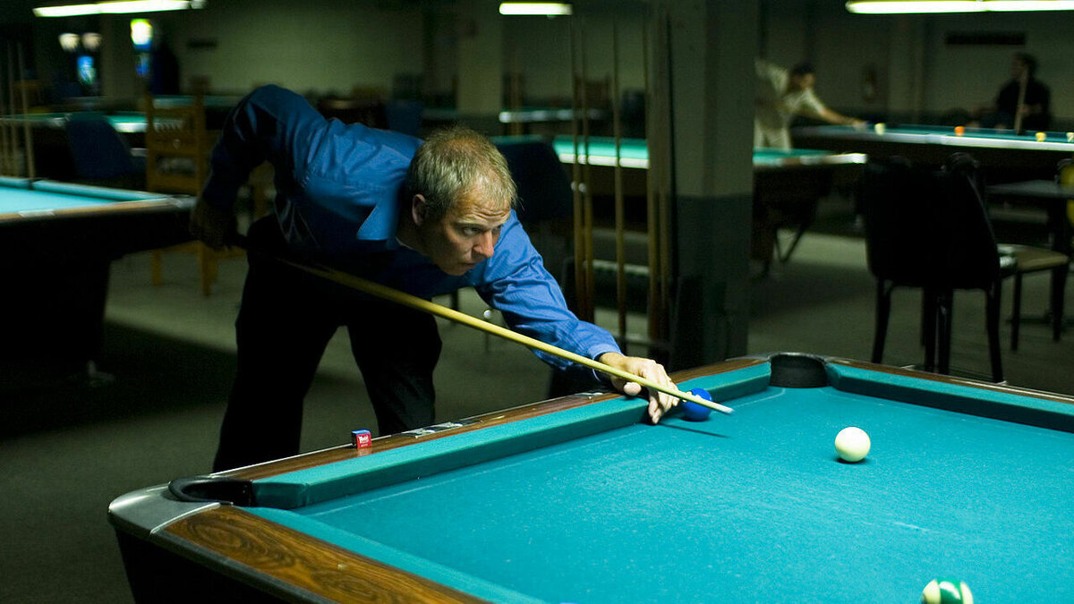     В Ростове московский полицейский поссорился с гостем бильярдного клуба местной гостиницы, конфликт закончился поножовщиной, подробностями инцидента поделился местный Telegram-канал.