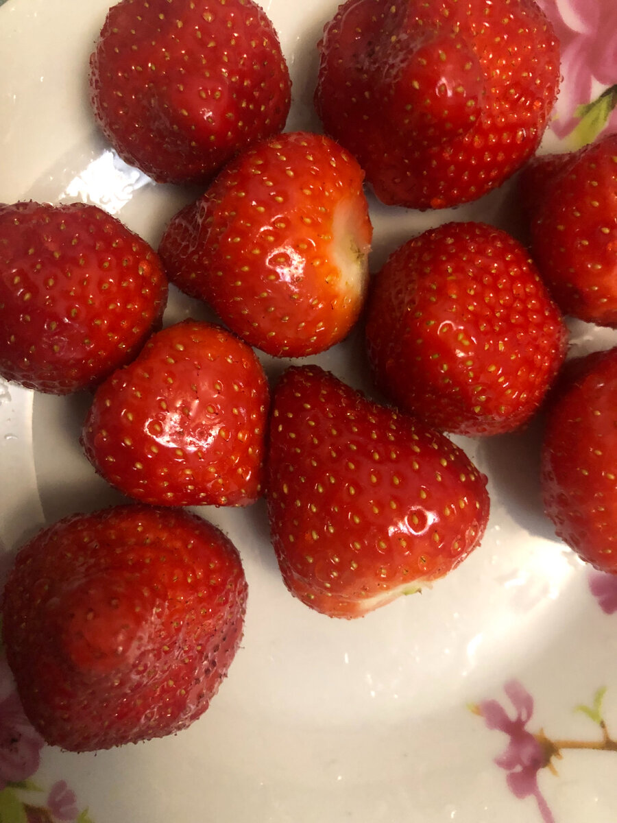 А вы что выберете чипсы или клубнику? Фото мое