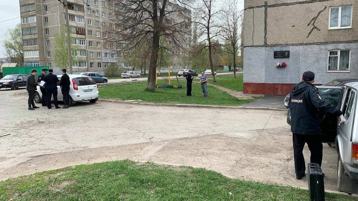     Виновных уже разыскивает полиция, а для администрации Демского района их поимка уже стала «делом чести»