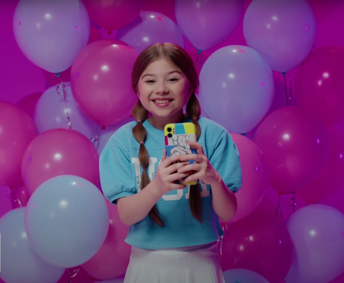 кадр из клипа Миланы Хаметовой на песню "Умка"