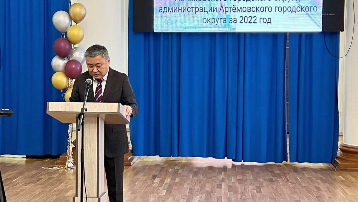    Мэр Артёмовского городского округа Приморского края Вячеслав Квон отчитался о проделанной работе за 2022 год перед депутатами думы АГО. Также он поделился планами по работе администрации на 2023 год.