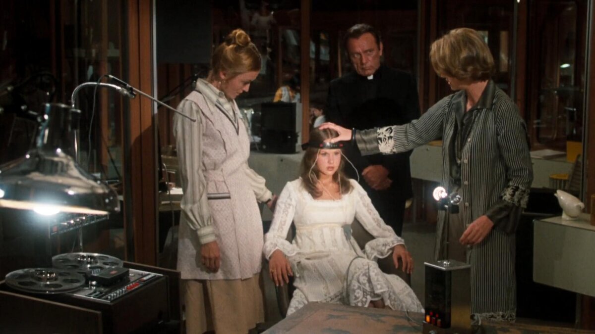 Кадр из фильма "Изгоняющий дьявола 2: Еретик" (1977)