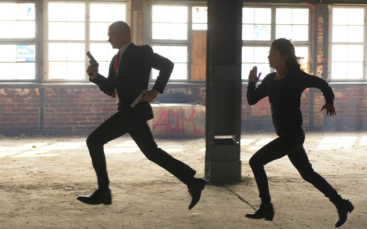 - Стреляй, Глеб Егорыч! Уйдут проклятые!.. - Да отстаньте вы уже от меня, гражданка! Не буду я вышибать алименты из ваших бывших мужей! 