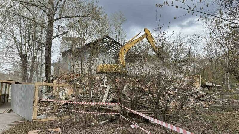     В рамках национального проекта «Жилье и городская среда» из аварийных домов расселили 69 человек, которые получили денежное возмещение или другое благоустроенное жильё.