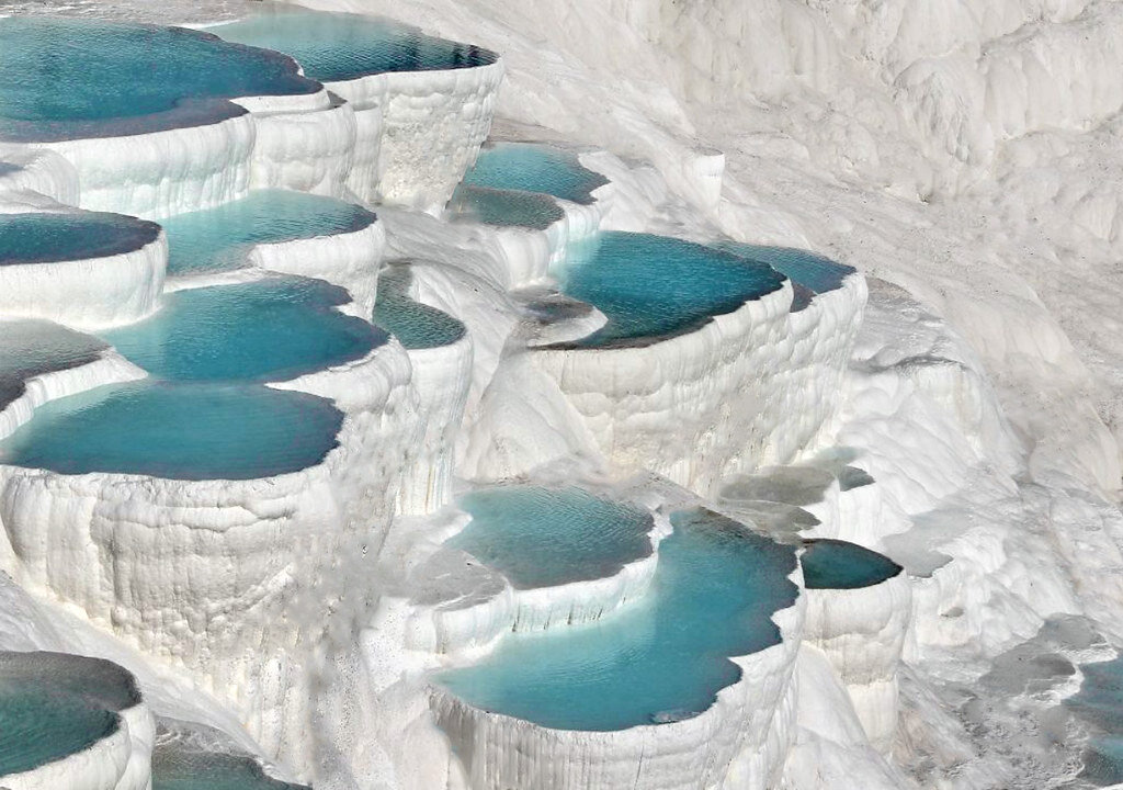 Памуккале - каскадные бассейны в с минеральной водой.
