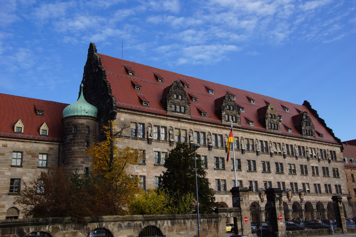 Нюрнбергский дворец юстиции сегодня... В 1945 - 1946 годах здесь судили убийц человечества,, жалко только далеко не всех... (фото из открытых источников)... 