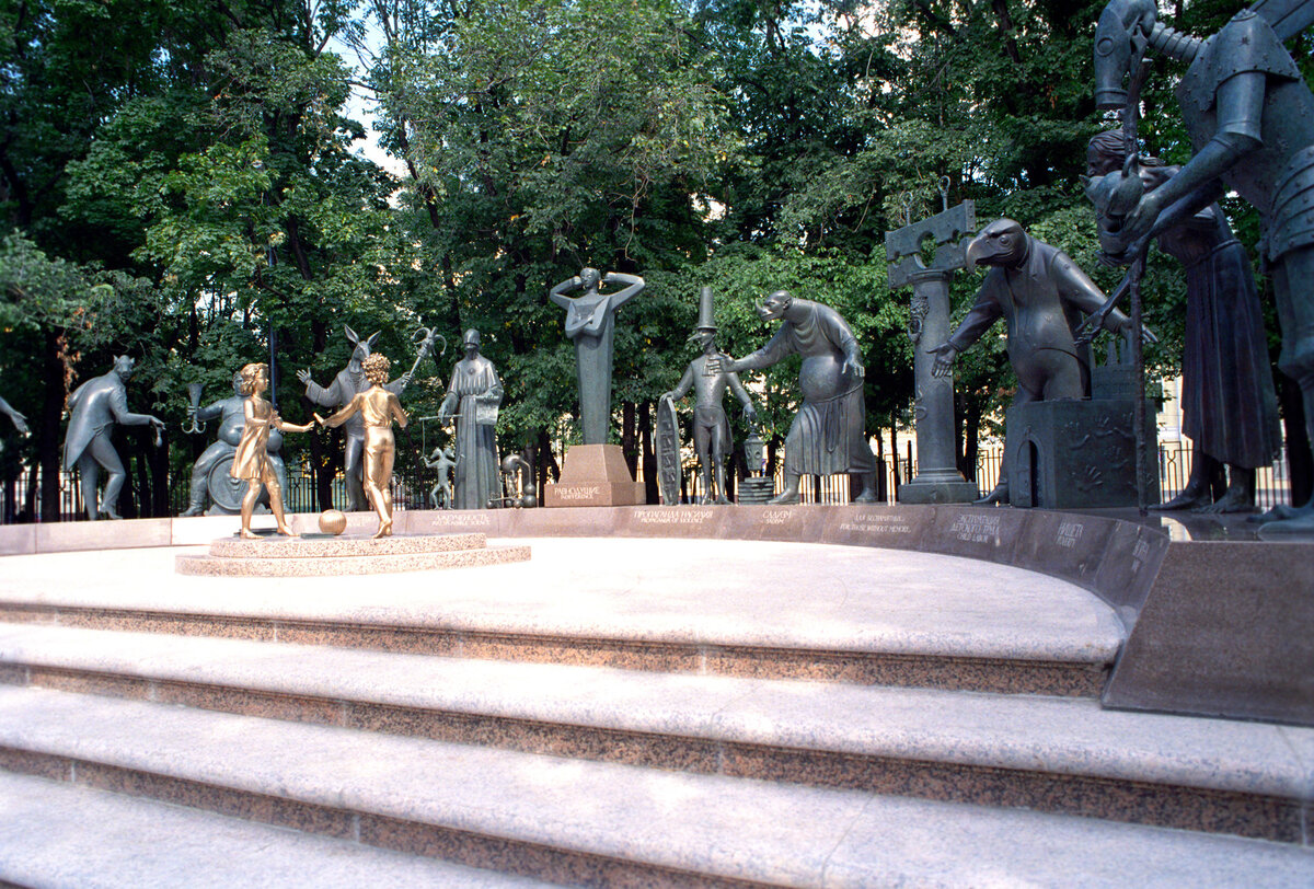    Вернувшись в СССР, в 1956 году Шемякин поступил в художественную школу при Ленинградском институте живописи, скульптуры и архитектуры (ныне — Санкт-Петербургская академия художеств) имени Репина, однако в 1961-м его исключили из-за увлечения авангардизмом / Александр Поляков / РИА Новости