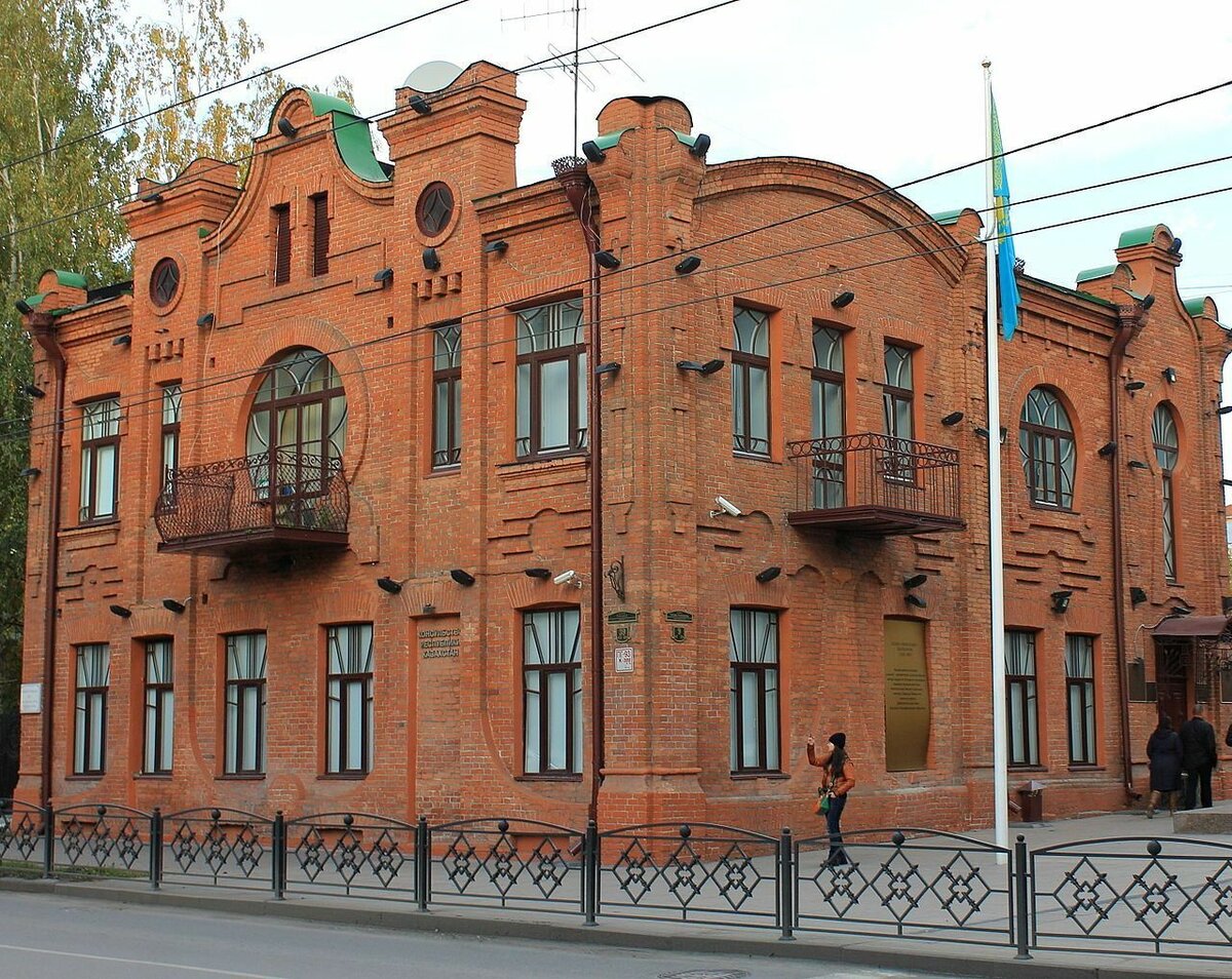 Посольство казахстана в петербурге. Особняк Гриневицкого Омск. Омские здания в стиле Модерн. Генконсульство Омск. Здание 10х15.