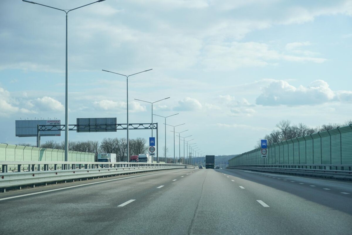 Трасса м4 Дон Воронеж. Платные дороги. Платные дороги в Москве. Светосигнальные автомобили на платных дорогах.