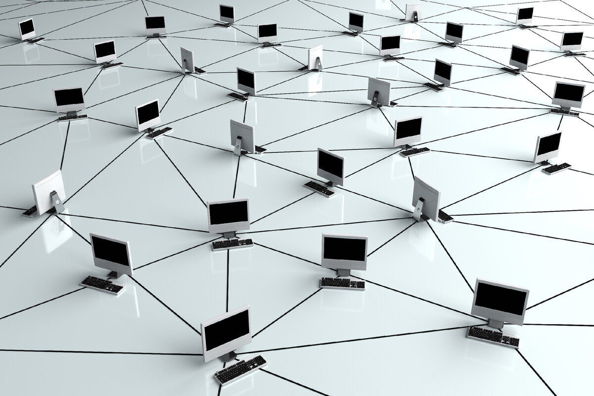 Топология компьютерных сетей - это физическая структура, которая определяет способ соединения компьютеров и других устройств в сети.