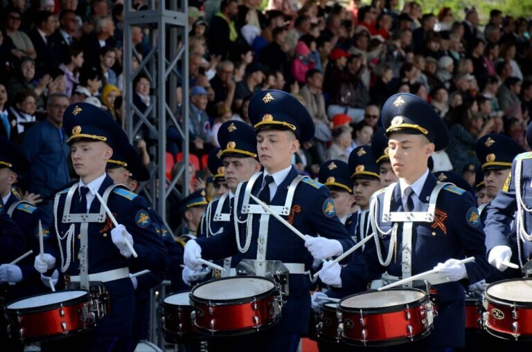    В смотре строевой песни приняли участие более тысячи юных оренбуржцев Кристина Просвиркина