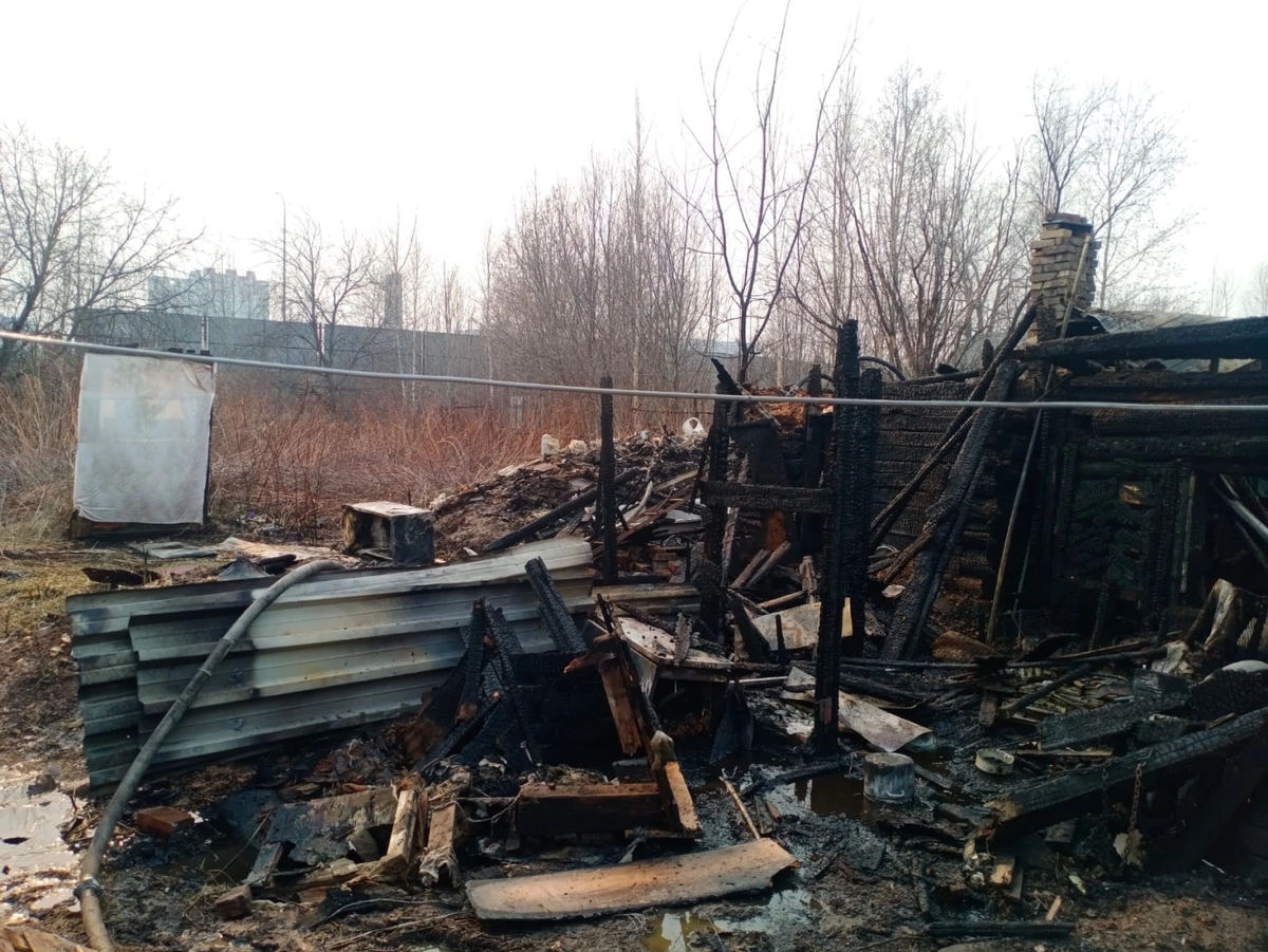    В Сургуте сгорел частный дом, погибла женщина