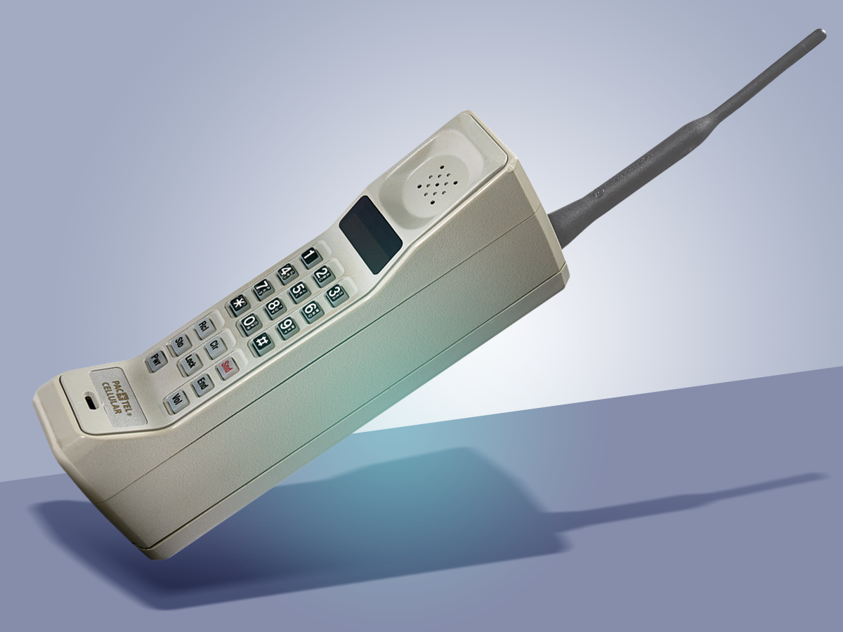 Первый телефон екатеринбург. Моторола DYNATAC 8000x. Motorola DYNATAC 8000x 1983 год. Motorola DYNATAC 8000x, 1984. Первый телефон Motorola DYNATAC 8000x.