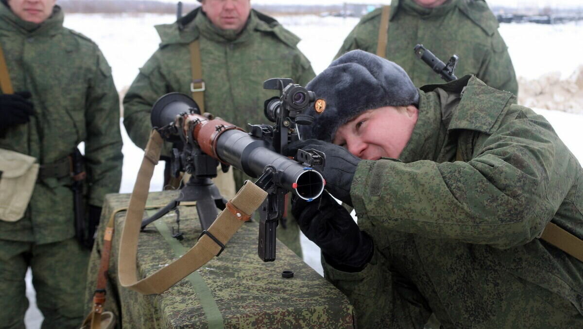     Президент РФ Владимир Путин подписал документ о призыве на военные сборы, что может коснуться и жителей Ставропольского края. Кого могут призвать и как проходит этот процесс, в материале NewsTracker.