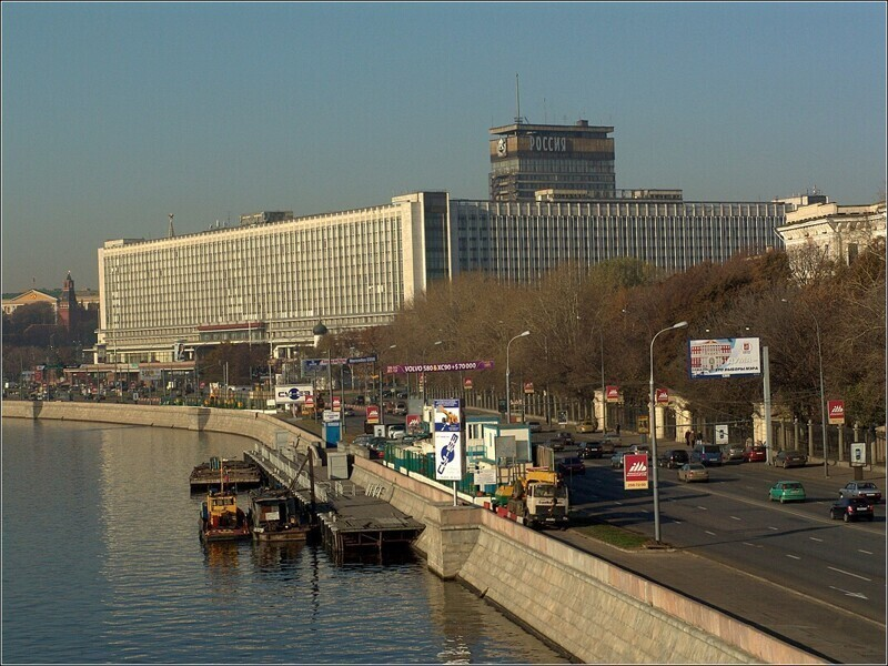 В Москве еще стоит советская гостиница "Россия" Сейчас там парк Зарядье