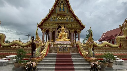 Wat Hua Yai - храм в Паттайе, который прославился благодаря нетленному телу монаха