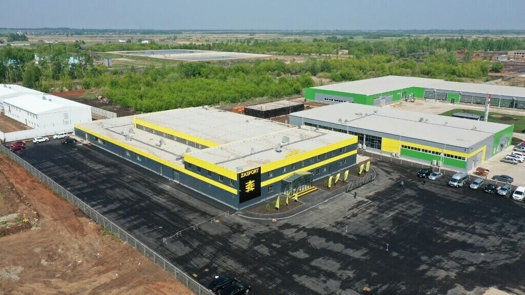     Рассказываем, чем известна эта фабрика на всю Россию и что смущает в одежде, которую она шьет