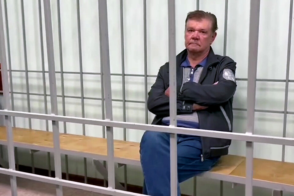     Егорова задержали накануне в аэропорту Красноярска по прилете в город. Ночь красноярский бизнесмен провел в ИВС, а теперь отправится в СИЗО как минимум до 15 июля