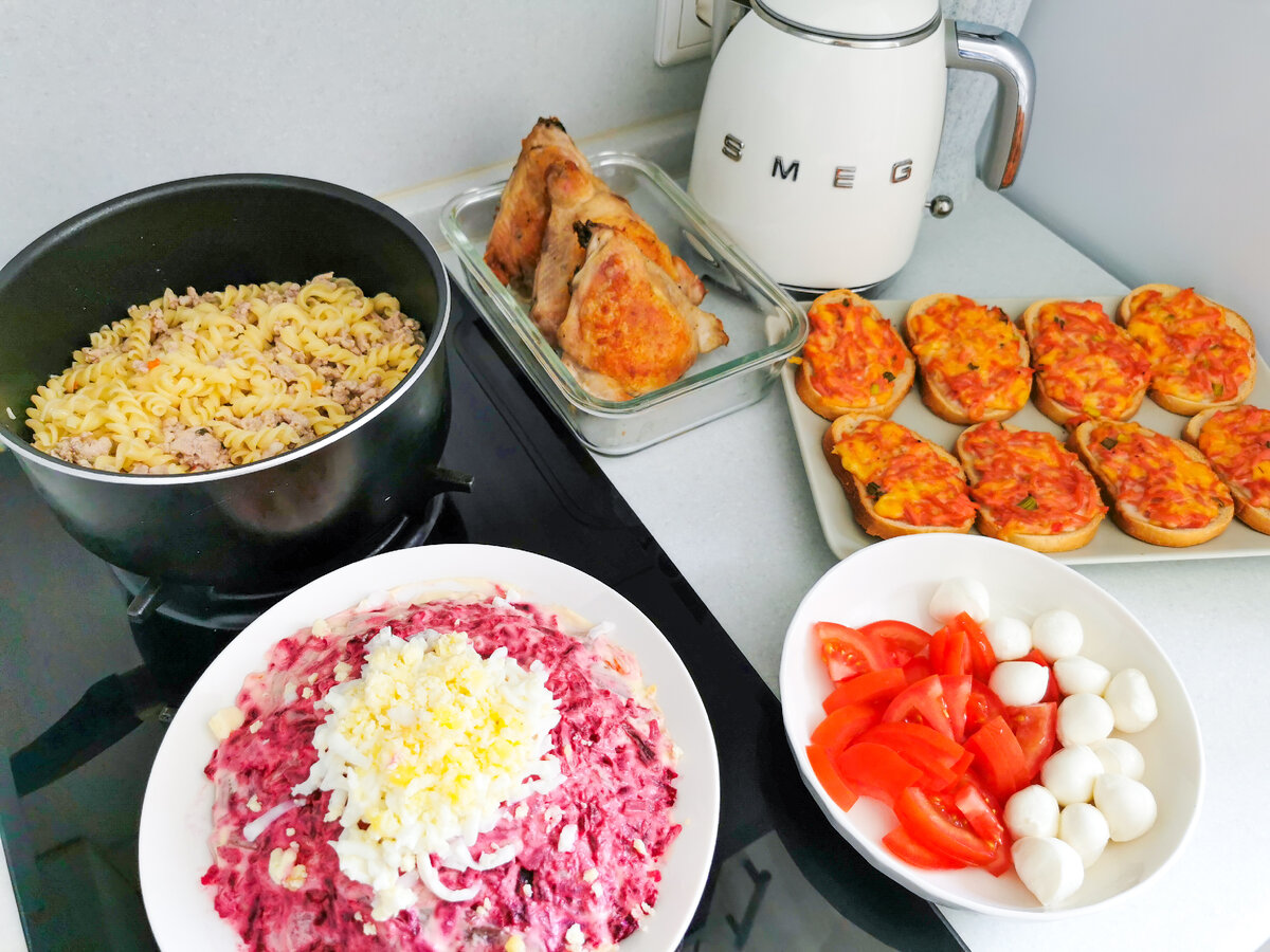 Меню четверга. Муж давно хотел сельдь под шубой. 