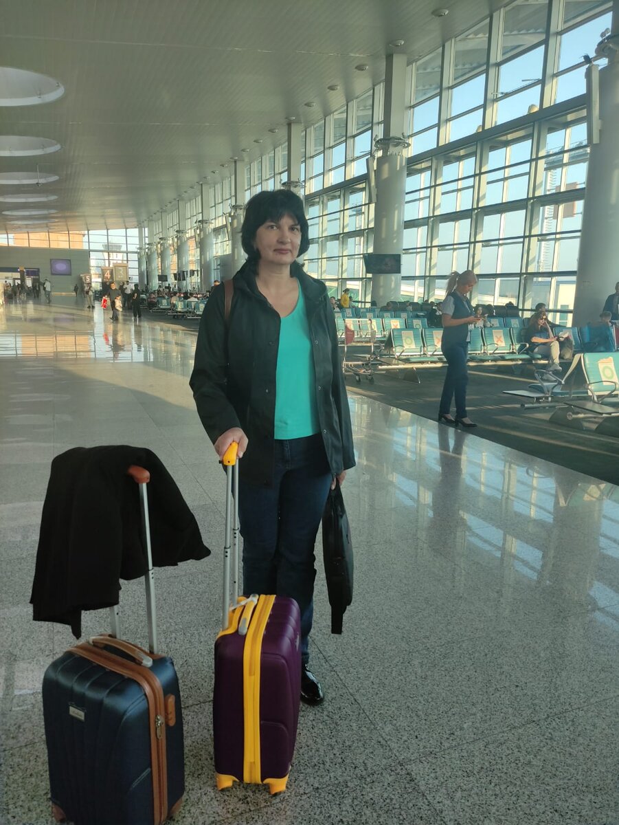 Это я в аэропорту Еревана в прошлом году)