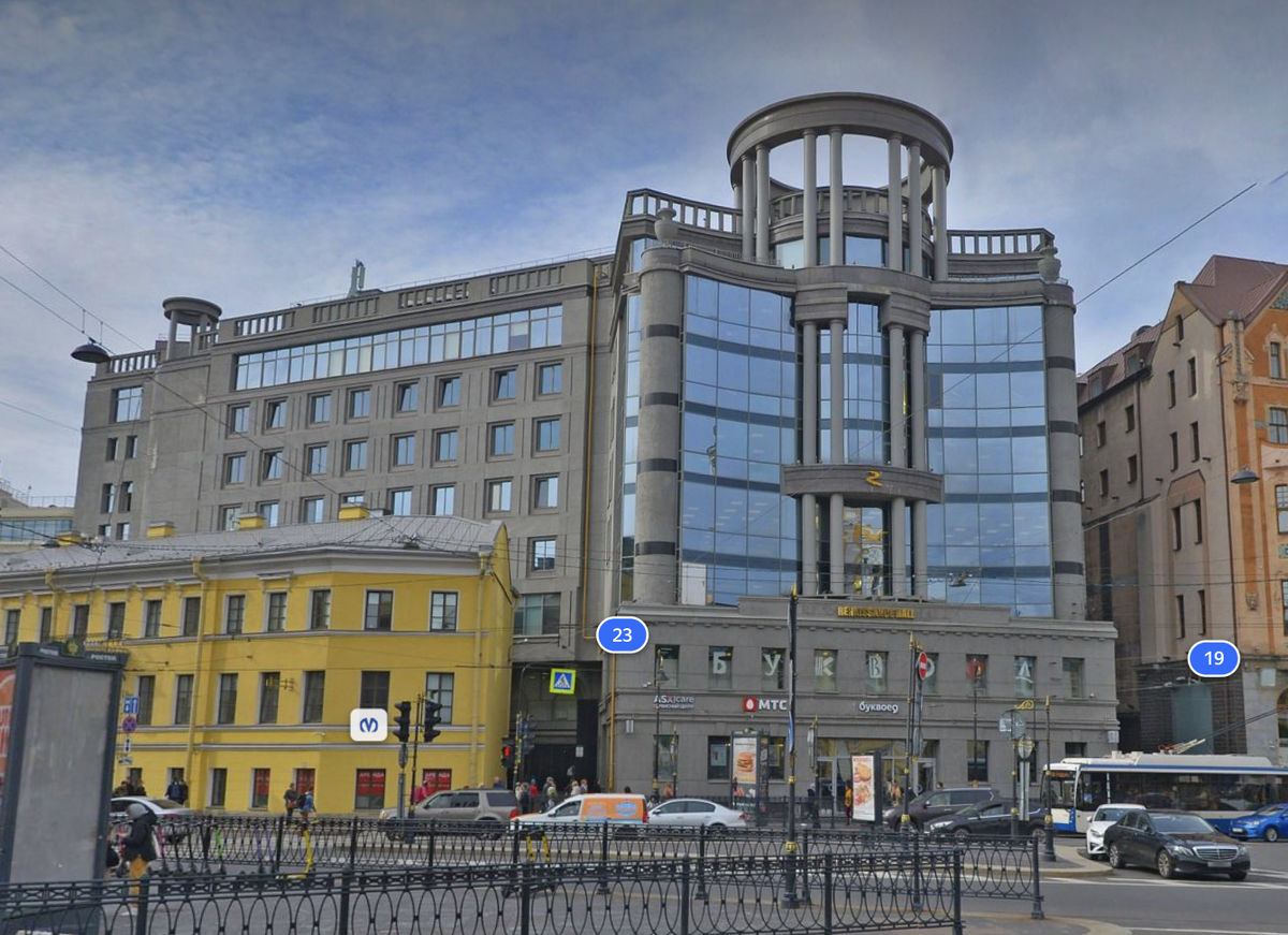 Ренессанс Холл. Подарок для Владимирской площади из нефтяных 2000-х. (Яндекс.карты)