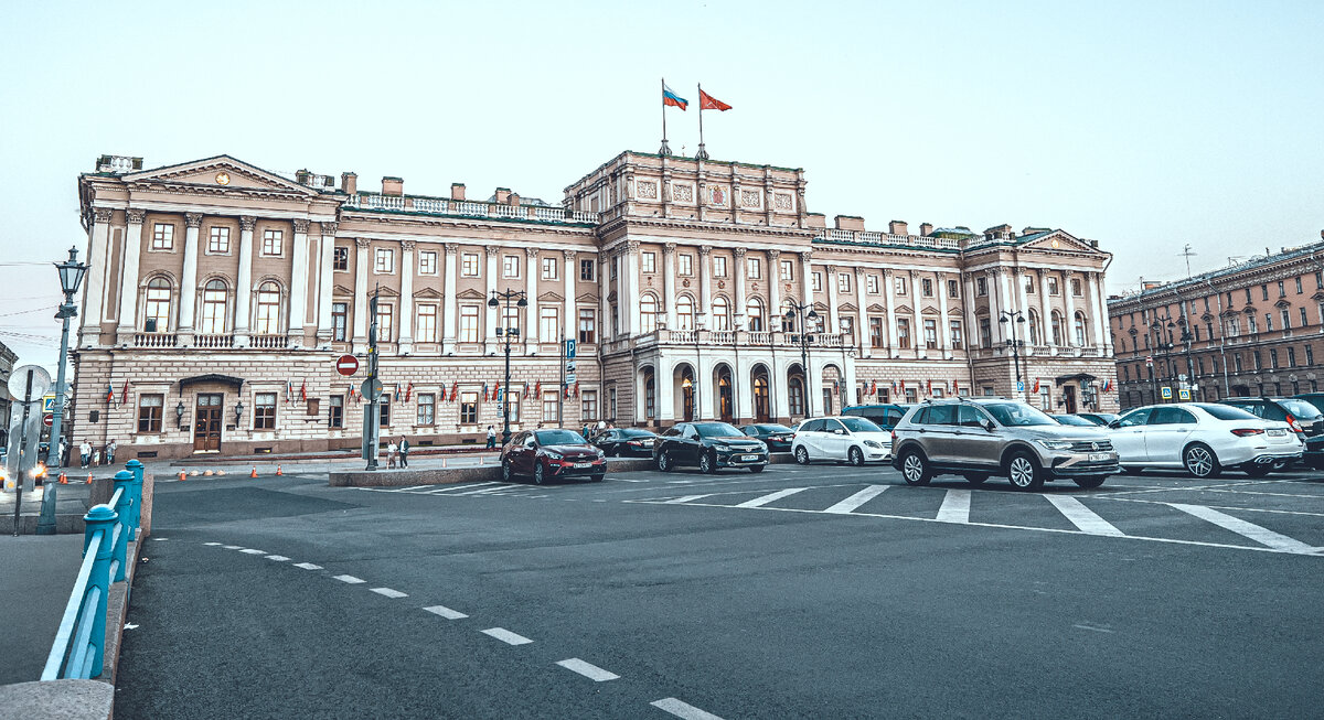 Мариинский дворец. Вид от гостиницы. Фотография автора.