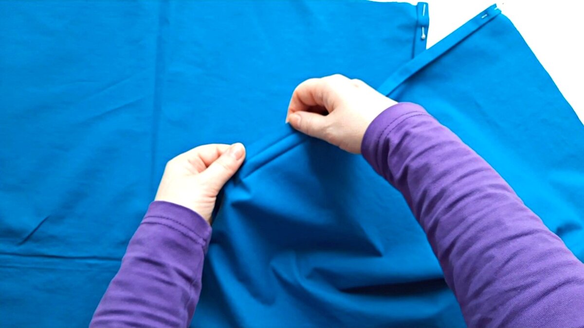 Листайте фотографии вправо