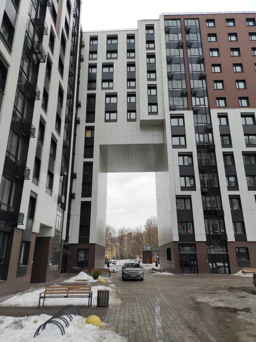 ЖК Терра, Приморский район СПб, метро Чёрная речка, застройщик РСТИ. Вид в арку на Пионерский садик.