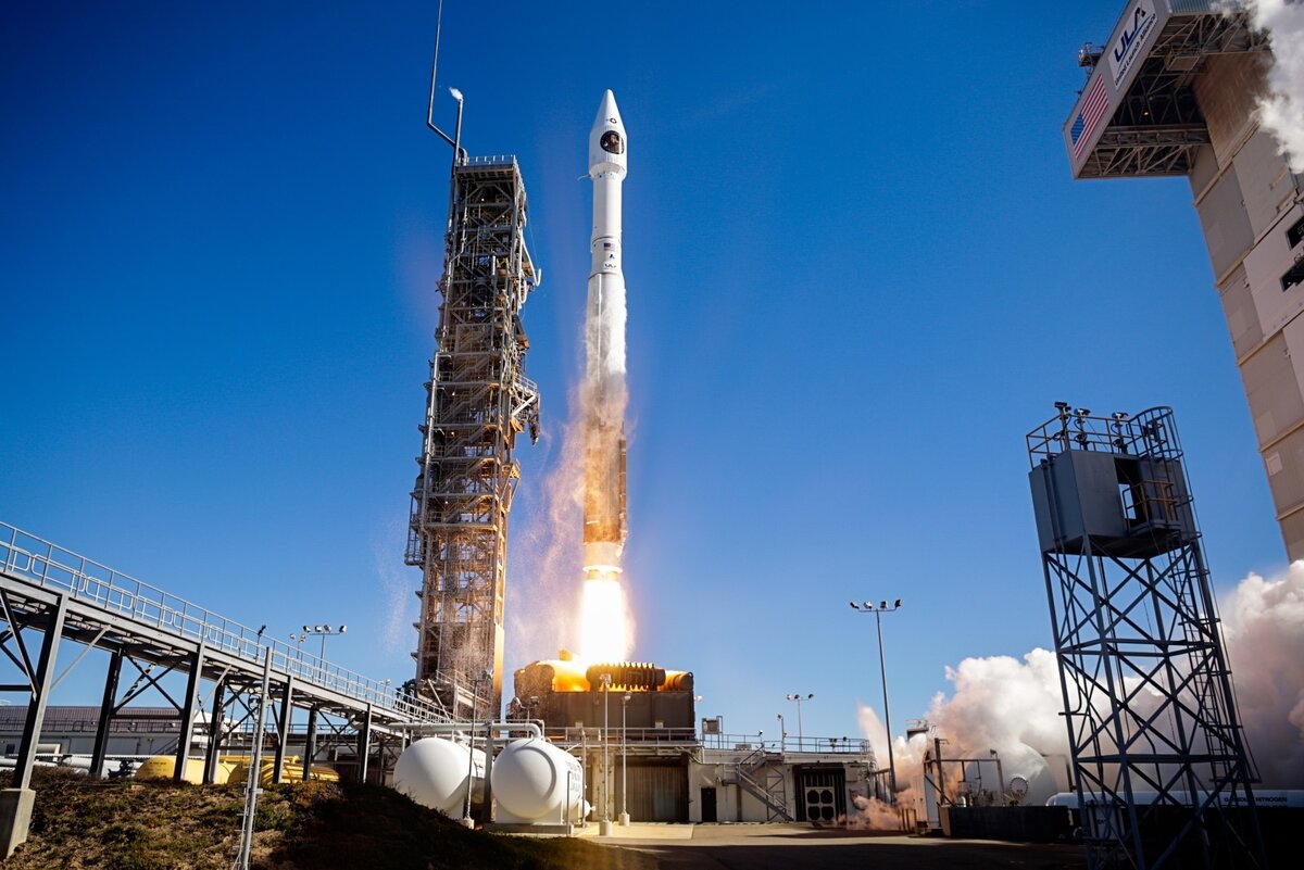  Ракета "Атлас" взлетает на российских движках РД-180.  фото: картинки  яндекса.