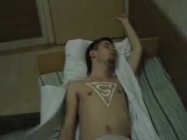 королевская ночь в лагере. шоколадная паста намазанная на хлеб. катаклизм ручкой на руке. пирог намазать шоколадной пастой. ноги мажут кремом.