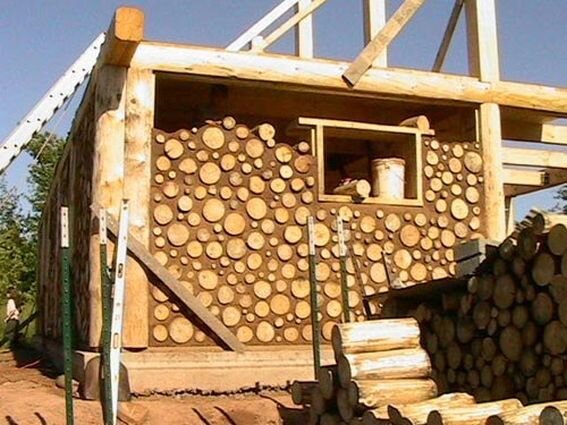 Глиняный дом по технологии "глиночурка" на деревянном каркасе