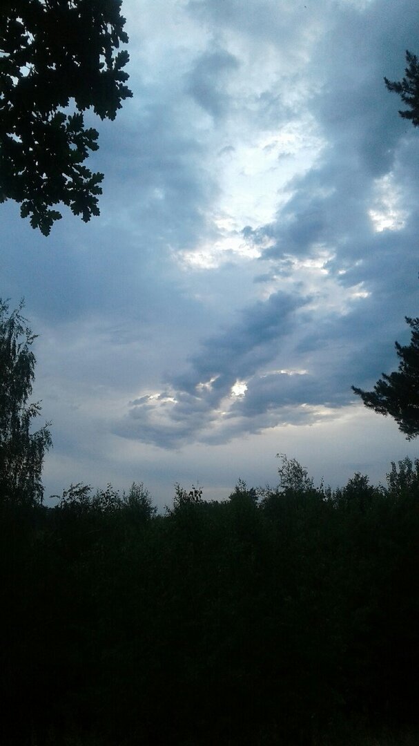 22.06.2022. Послегрозовое отдохнувшее небо над карьером.