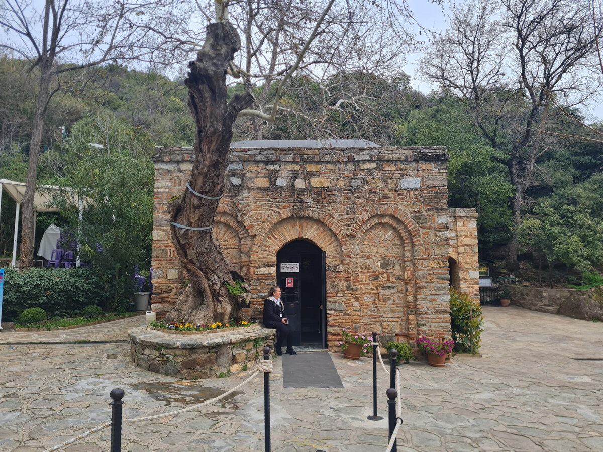 Дом Богородицы, постройки 20-го века. Как так? А вот!