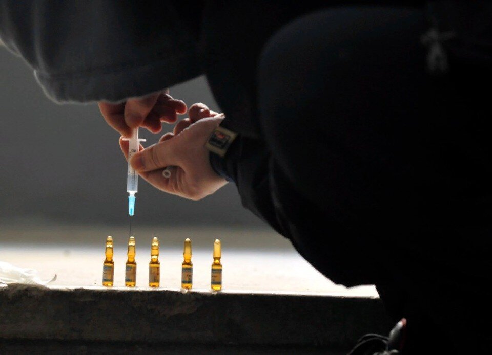     В квартире «торговца смертью» найдены весы, упаковки и другие улики. Олег РУКАВИЦЫН