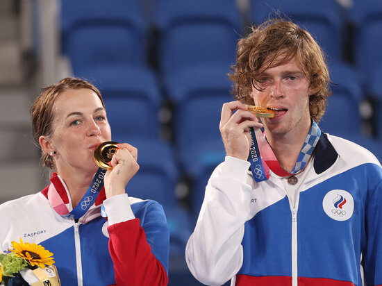     Чемпионы Токио-2020 Анастасия Павлюченкова и Андрей Рублев. Фото: Du Xiaoyi/XinHua/Global Look Press