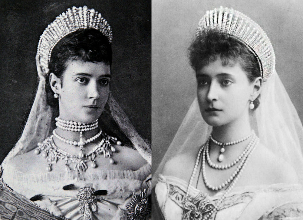 императрицы Мария Федоровна слева и Александра Федоровна справа в тиаре-кокошнике