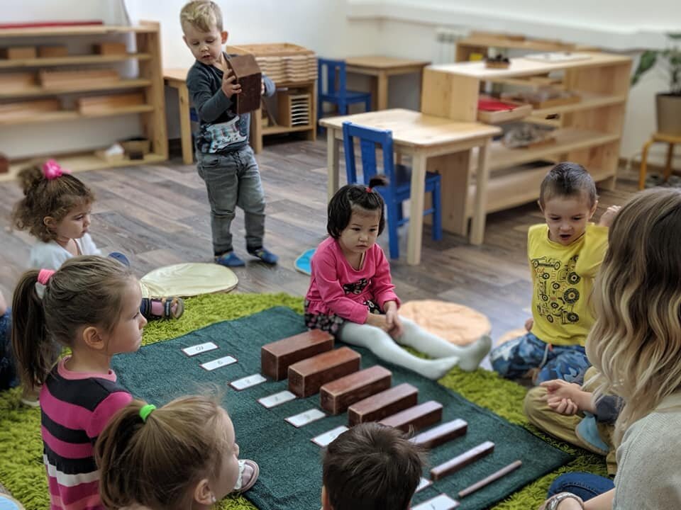 На фото из Яндекса группа Монтессори 