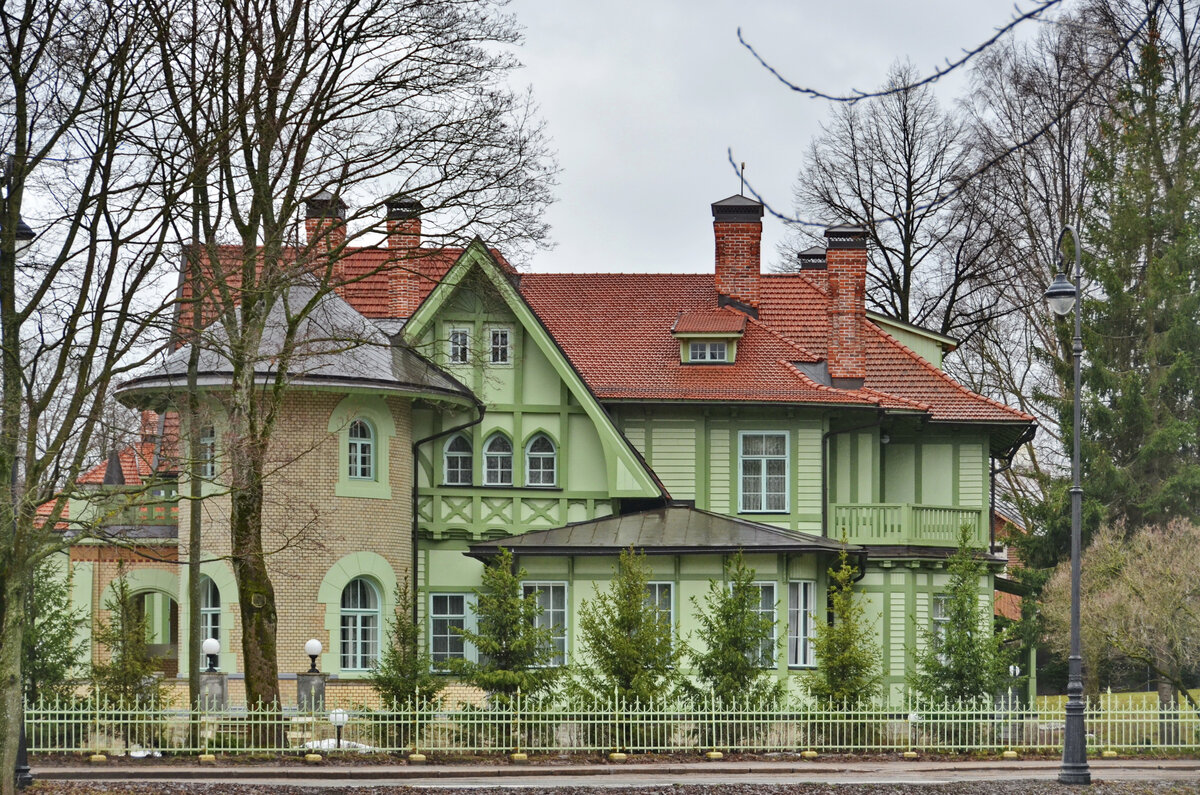 Самый кинематографичный дом в Петербурге, который нельзя фотографировать: как  выглядит дача Гаусвальд | Путешествия по городам и весям | Дзен