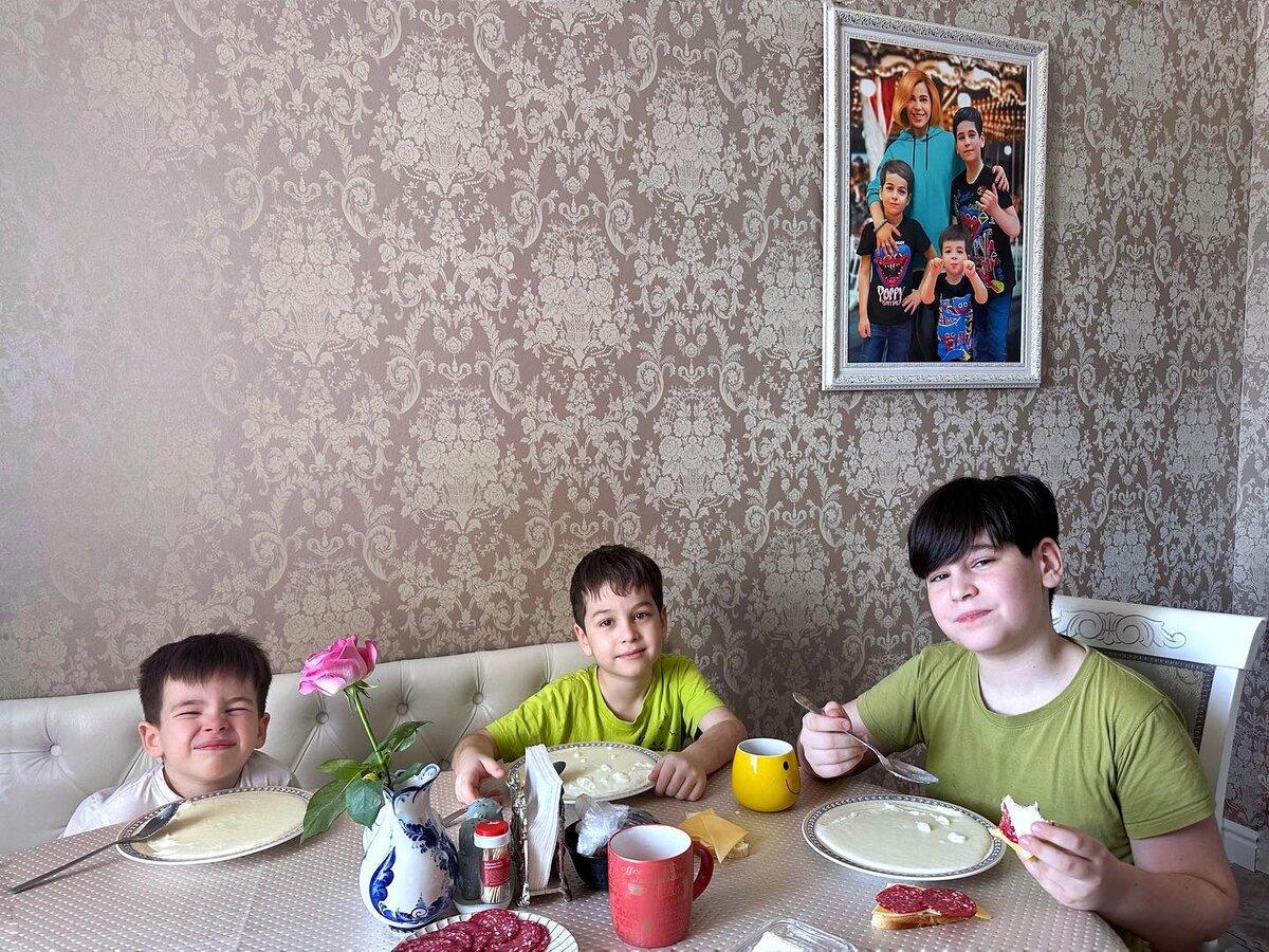    У Тиграна и Юлии Салибековых растут трое сыновейСоцсети Юлии Салибековой